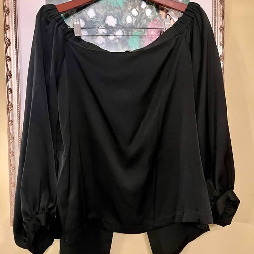 Gorgeous BCBG MAX AZARIA OFF the Shoulder Split Back top black